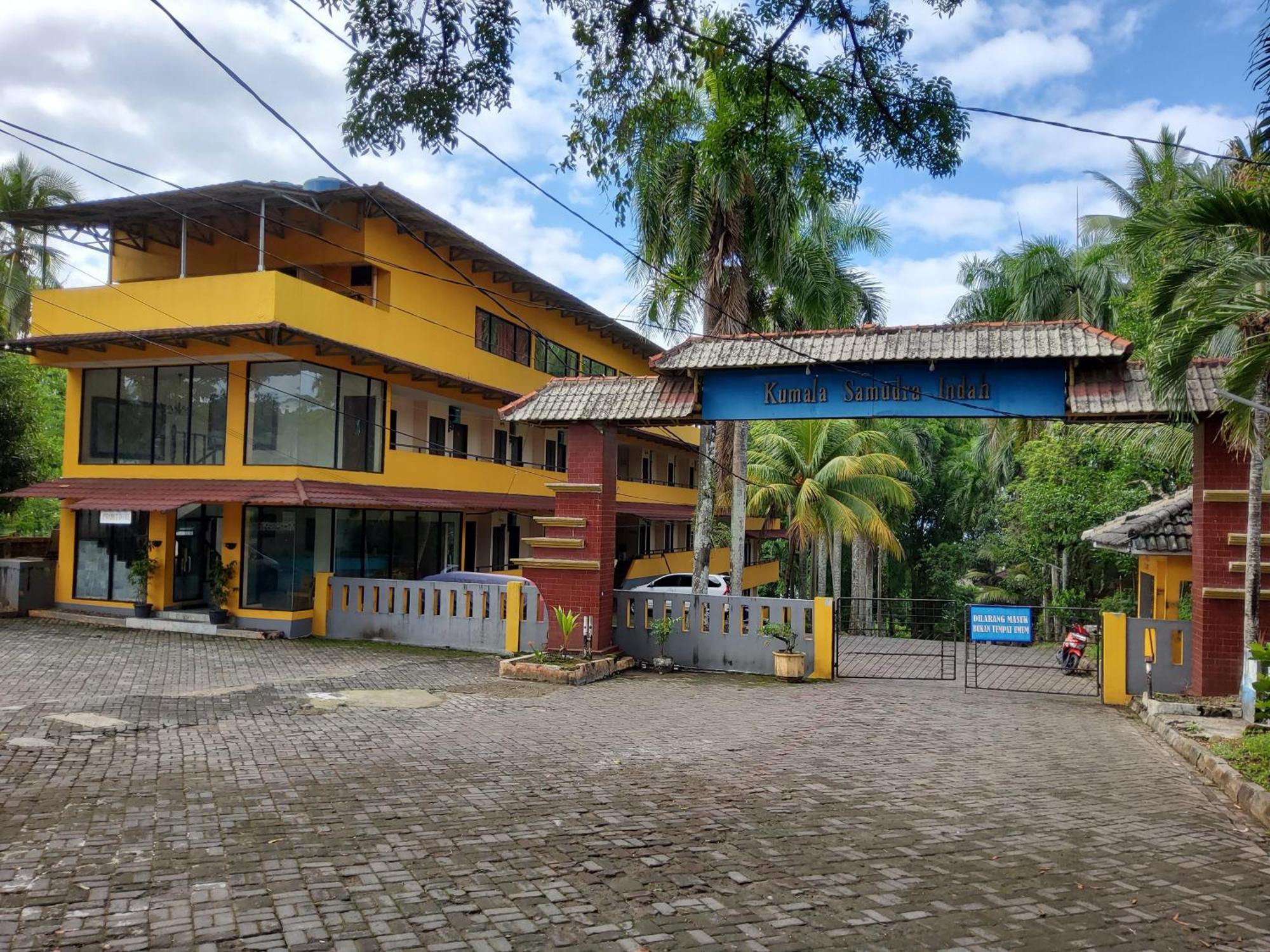 Hotel Kumala Samudra Cikakak Kültér fotó