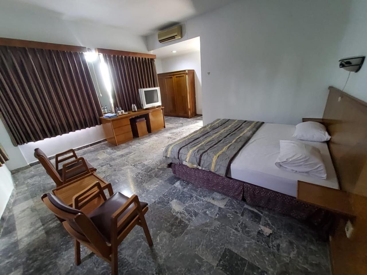 Hotel Kumala Samudra Cikakak Kültér fotó