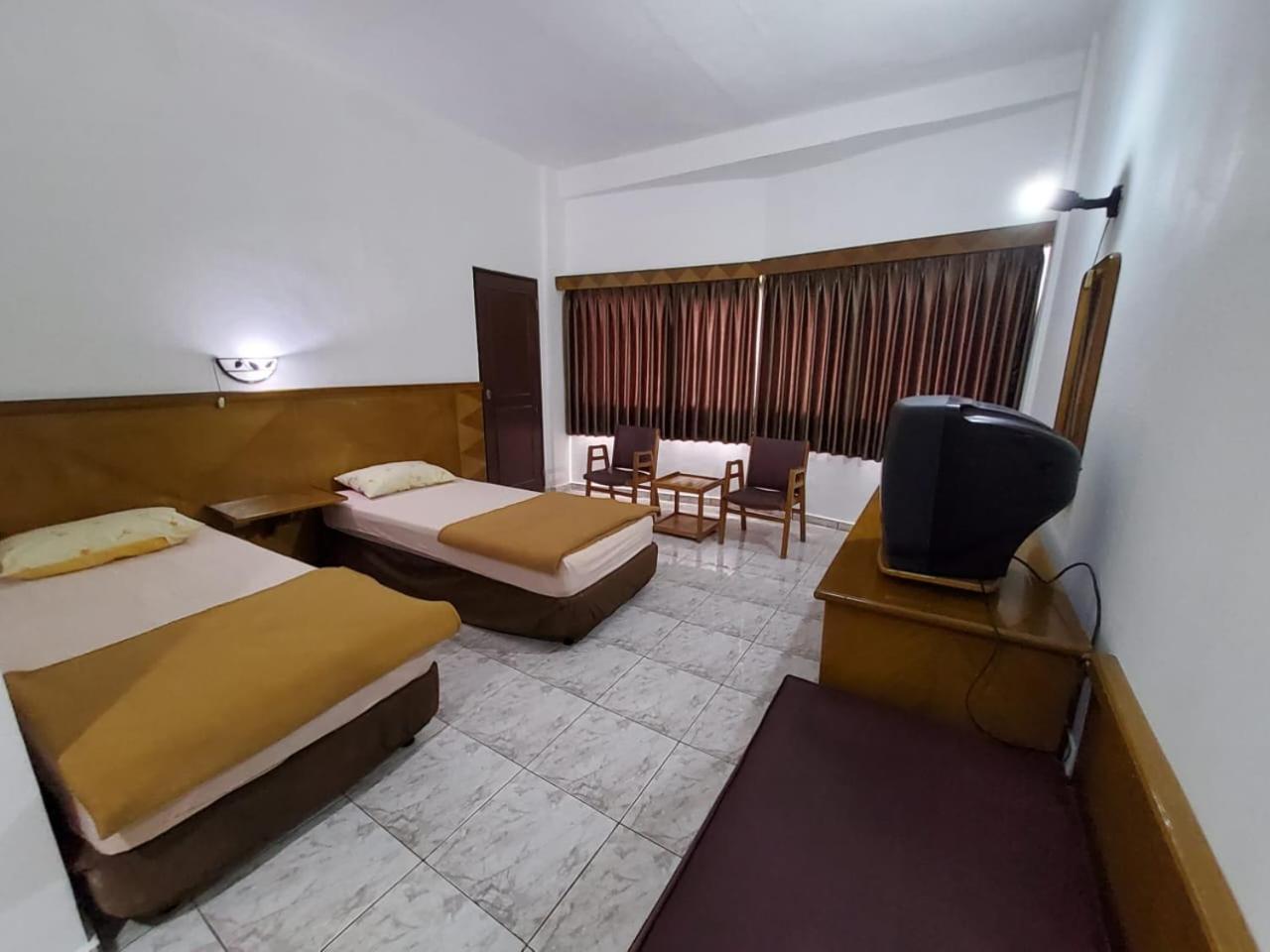 Hotel Kumala Samudra Cikakak Kültér fotó