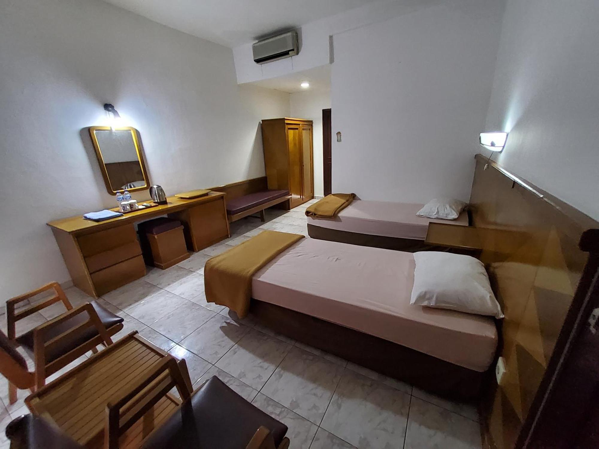 Hotel Kumala Samudra Cikakak Kültér fotó
