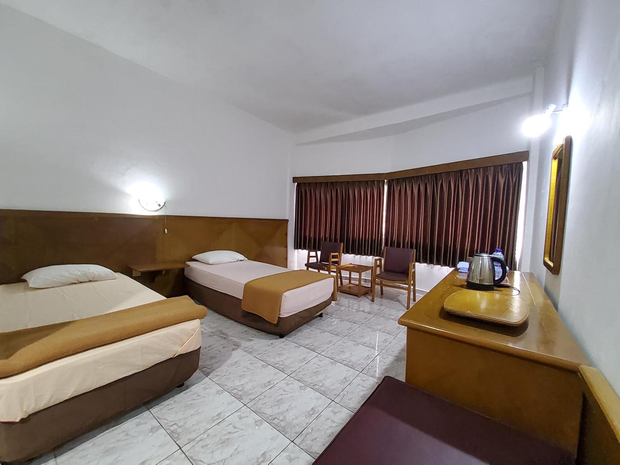 Hotel Kumala Samudra Cikakak Kültér fotó