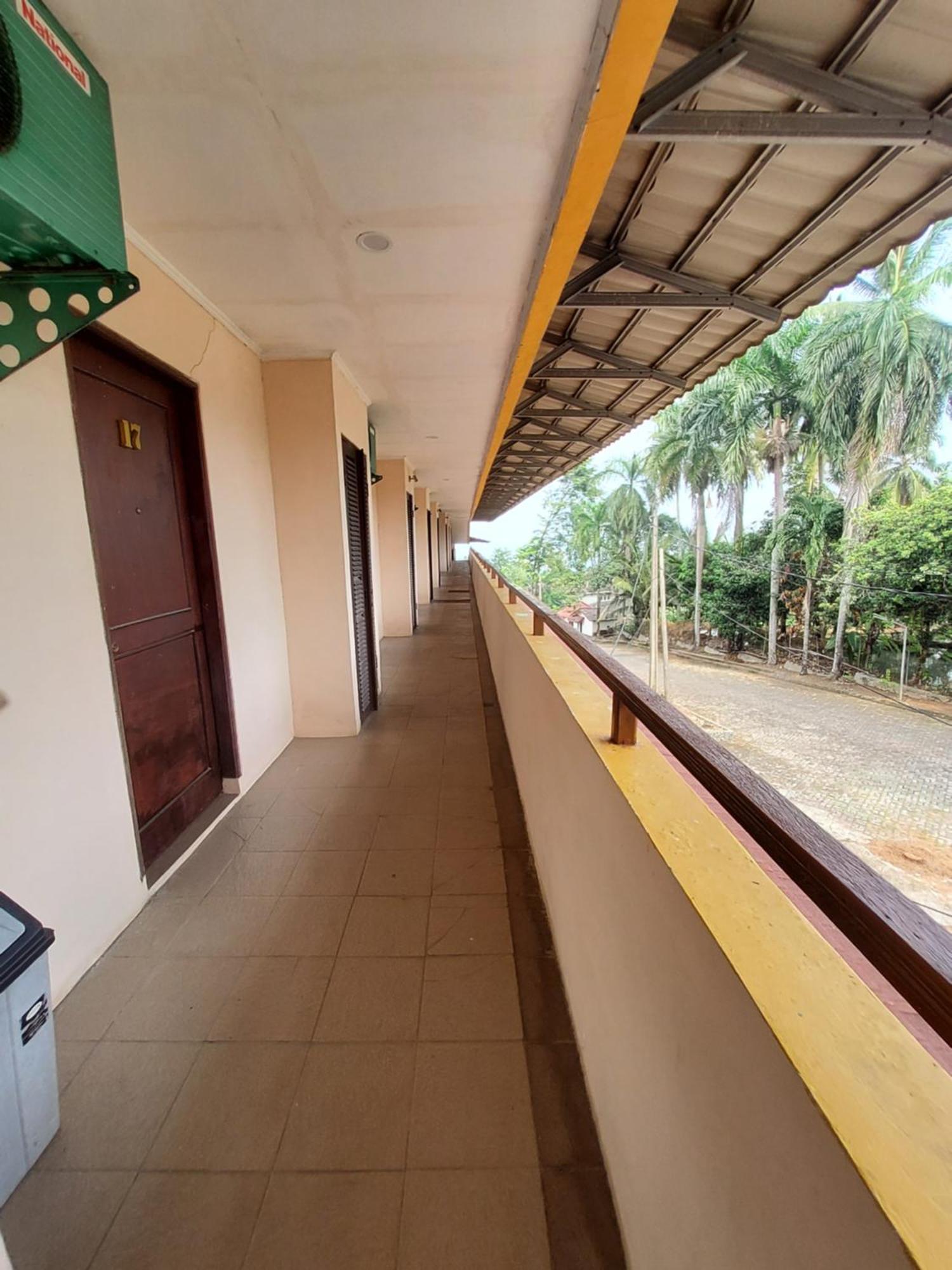 Hotel Kumala Samudra Cikakak Kültér fotó